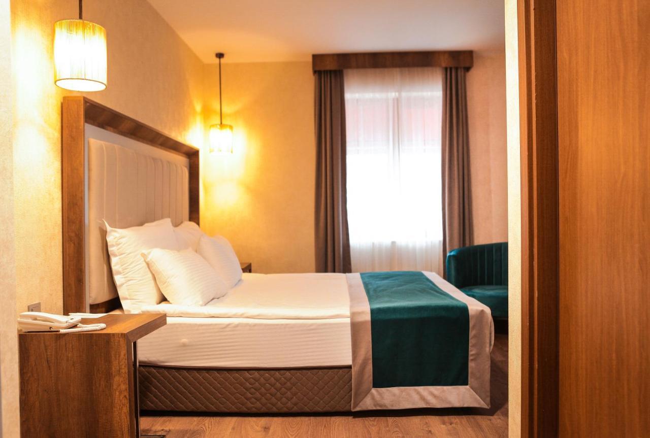 Otel The Life &