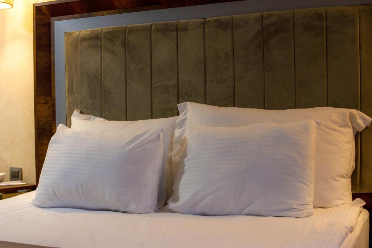 Otel The Life &