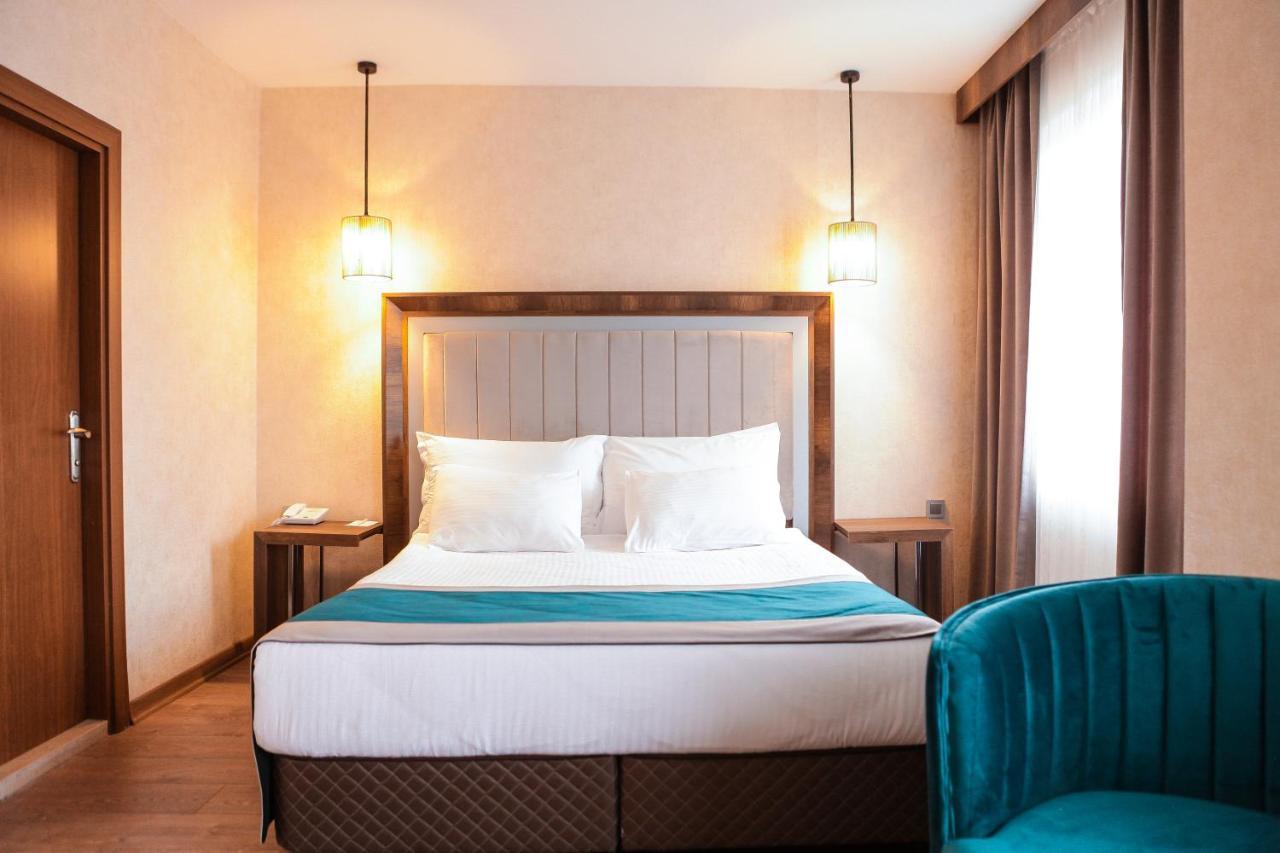 Otel The Life & 3*